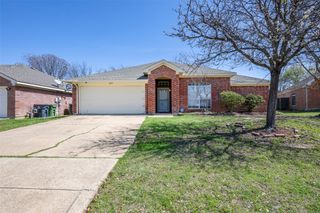 6431 ST LEONARD Drive, Arlington, TX 76001