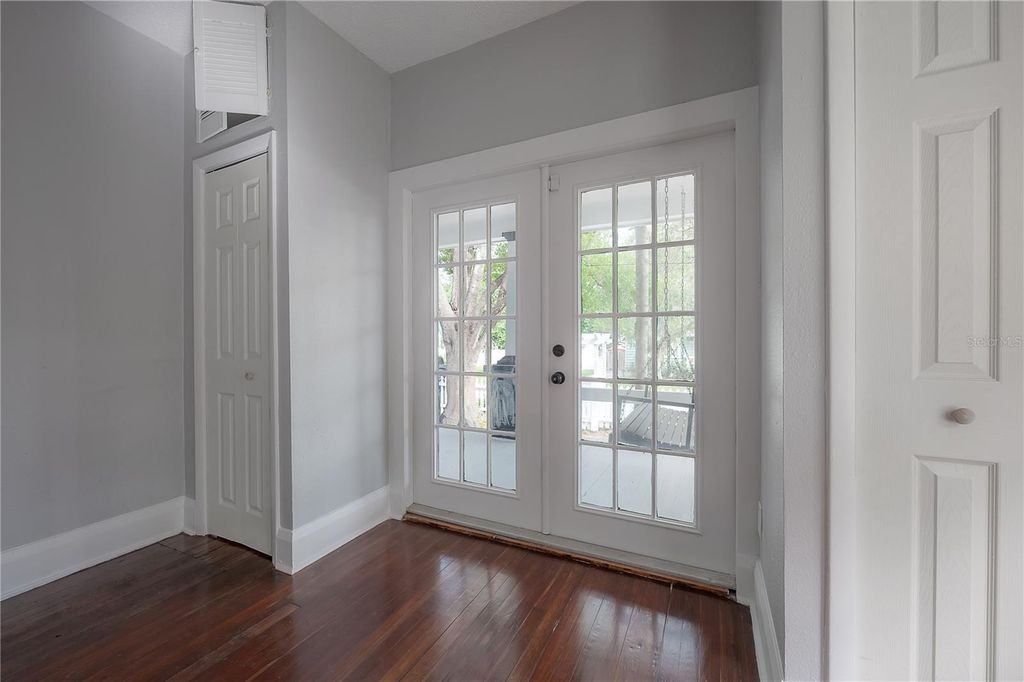 Image 13 of property listing at 1007 E ROBSON STREET, Tampa, FL 33604