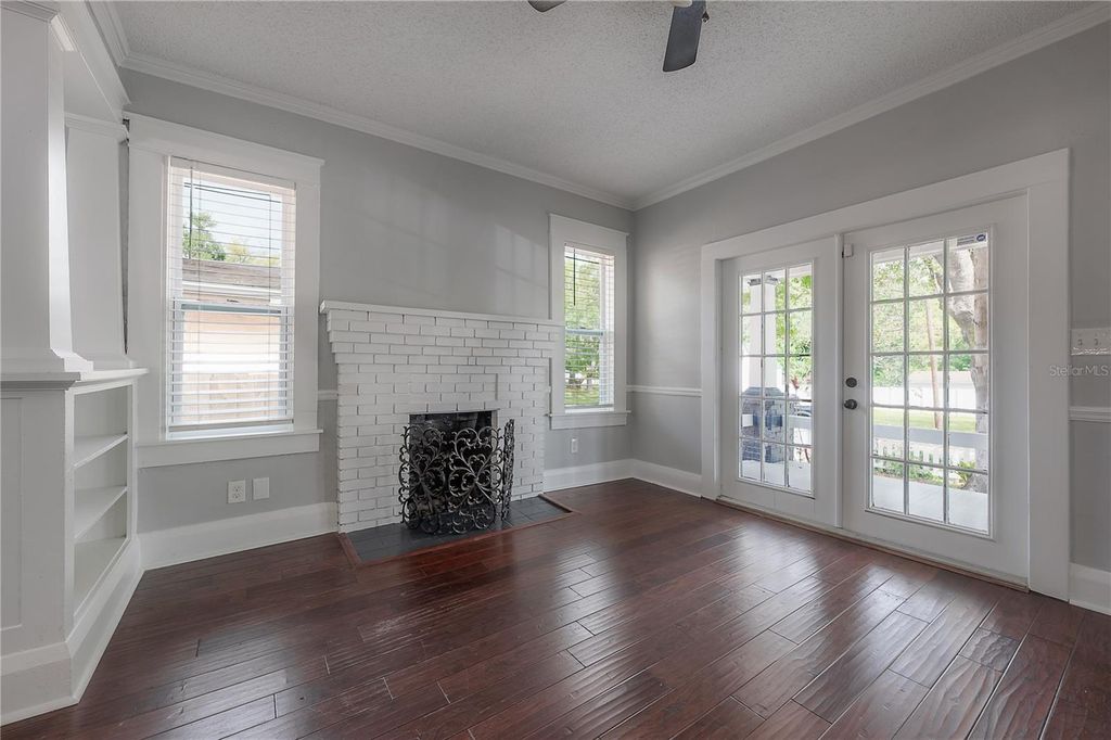 Image 19 of property listing at 1007 E ROBSON STREET, Tampa, FL 33604