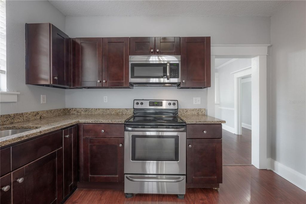 Image 24 of property listing at 1007 E ROBSON STREET, Tampa, FL 33604