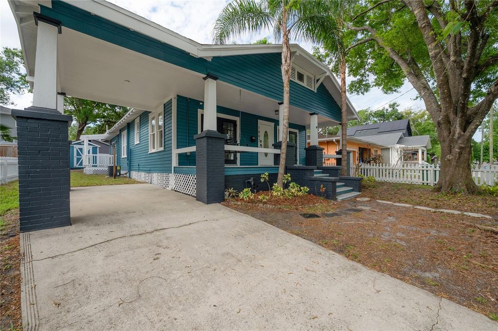 Image 4 of property listing at 1007 E ROBSON STREET, Tampa, FL 33604