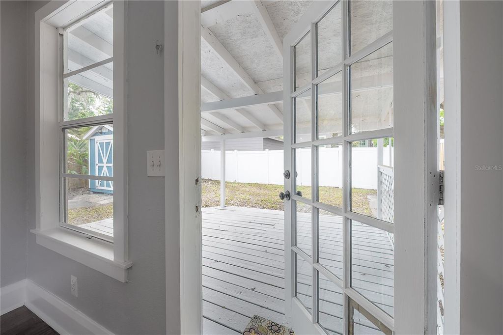 Image 31 of property listing at 1007 E ROBSON STREET, Tampa, FL 33604