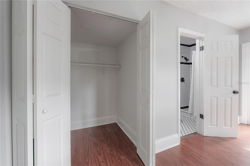 Image 33 of property listing at 1007 E ROBSON STREET, Tampa, FL 33604