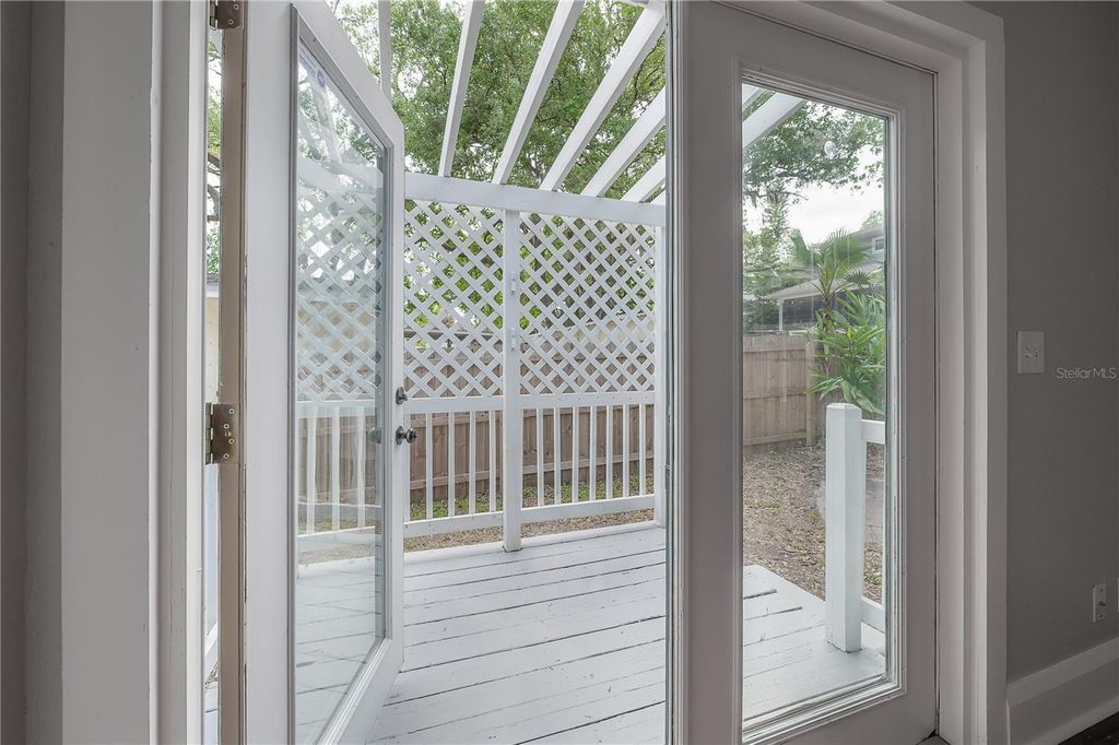 Image 39 of property listing at 1007 E ROBSON STREET, Tampa, FL 33604