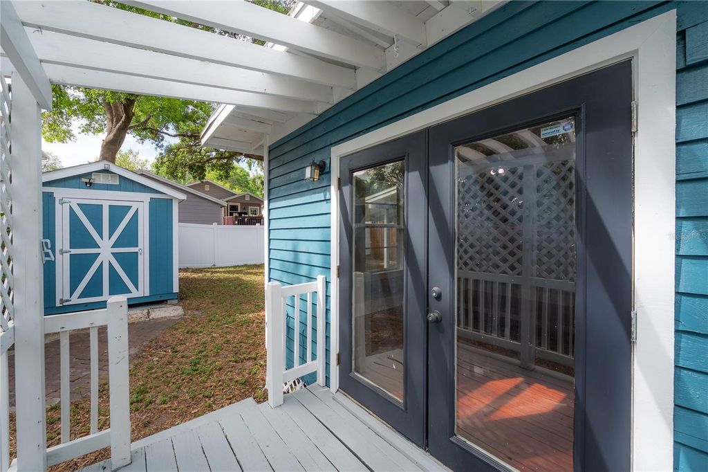 Image 40 of property listing at 1007 E ROBSON STREET, Tampa, FL 33604