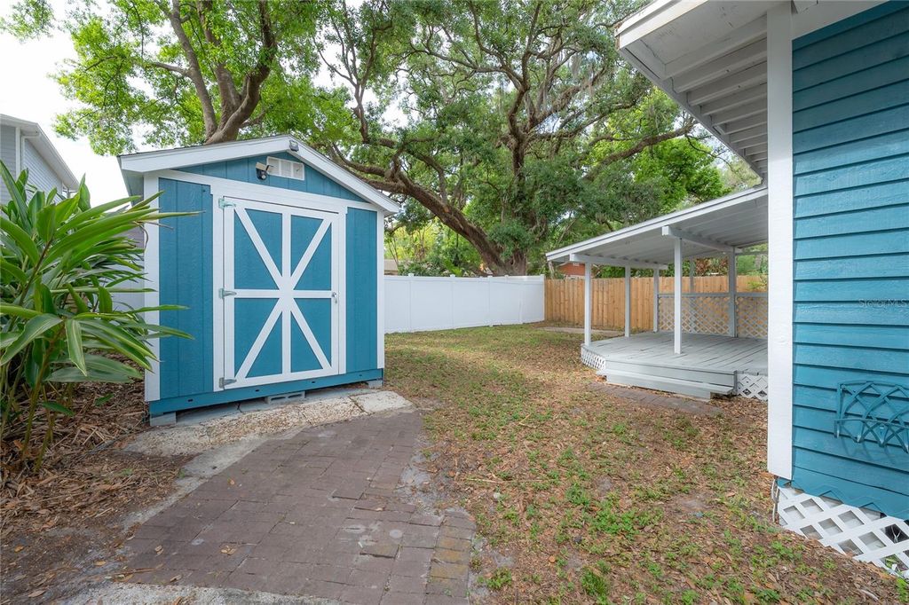 Image 42 of property listing at 1007 E ROBSON STREET, Tampa, FL 33604