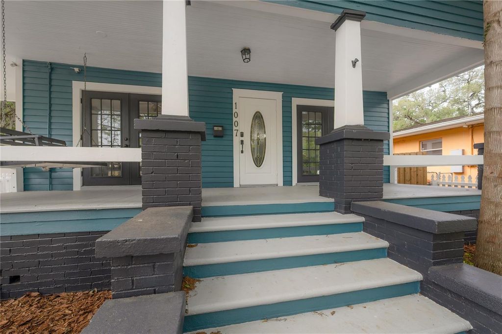 Image 7 of property listing at 1007 E ROBSON STREET, Tampa, FL 33604