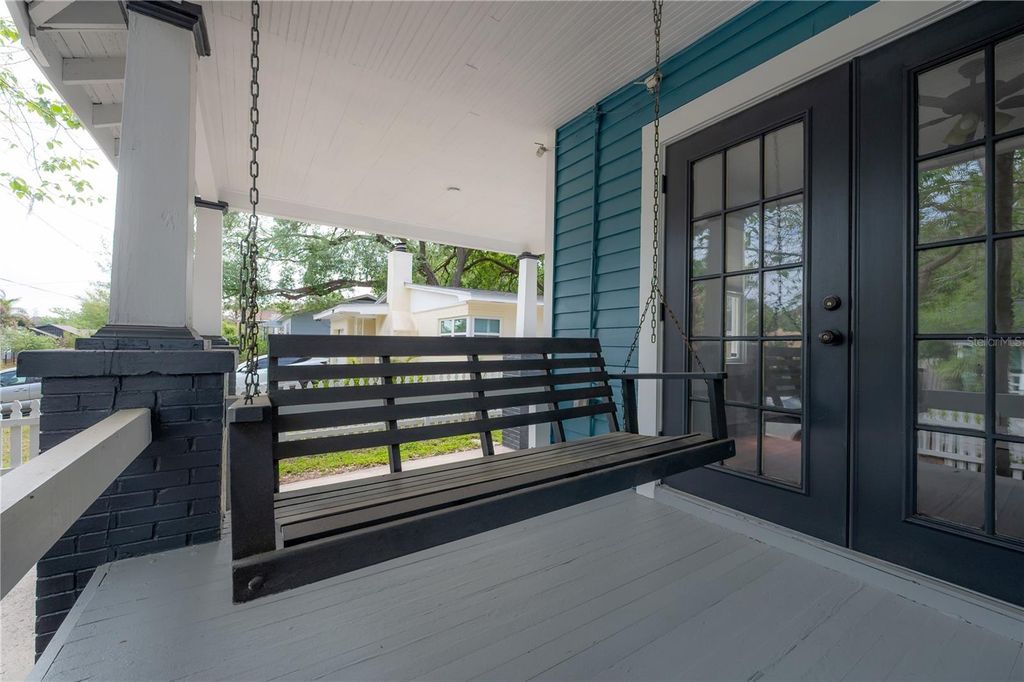 Image 8 of property listing at 1007 E ROBSON STREET, Tampa, FL 33604