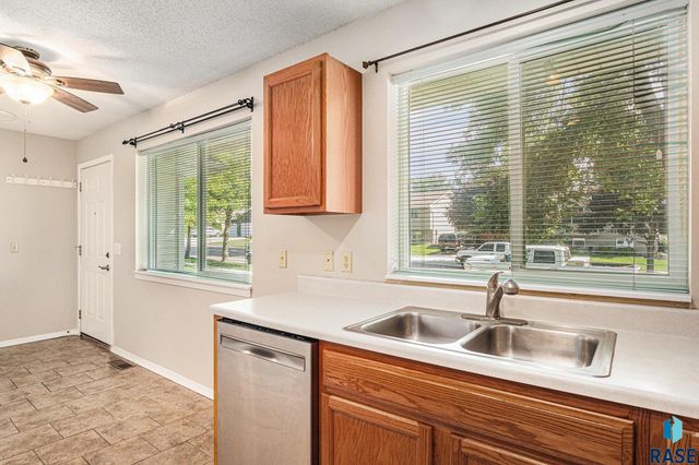 4209 N Jans Dr, Sioux Falls, SD 57107