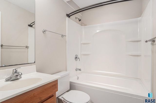 4209 N Jans Dr, Sioux Falls, SD 57107