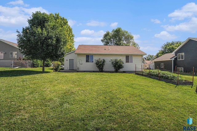 4209 N Jans Dr, Sioux Falls, SD 57107