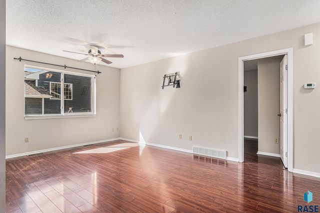 4209 N Jans Dr, Sioux Falls, SD 57107