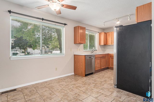 4209 N Jans Dr, Sioux Falls, SD 57107