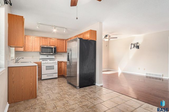 4209 N Jans Dr, Sioux Falls, SD 57107