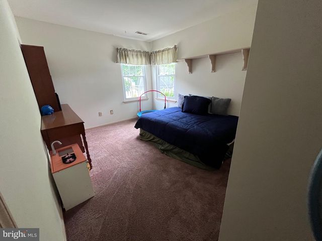 285 WOODS EDGE PL, Langhorne, PA 19047
