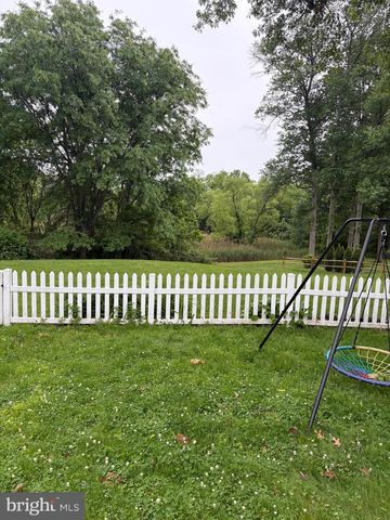 285 WOODS EDGE PL, Langhorne, PA 19047
