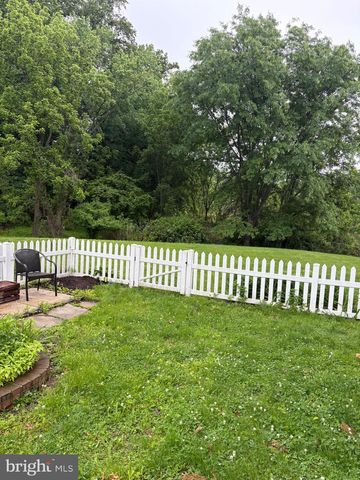 285 WOODS EDGE PL, Langhorne, PA 19047