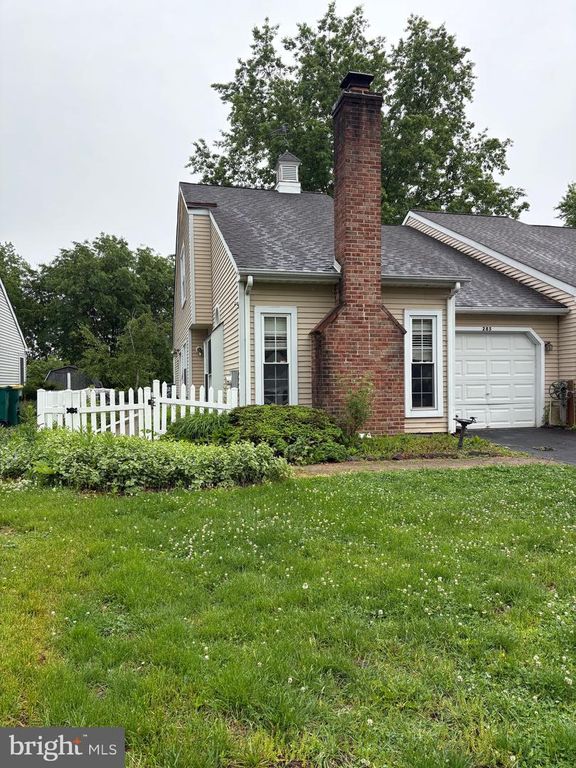 285 WOODS EDGE PL, Langhorne, PA 19047