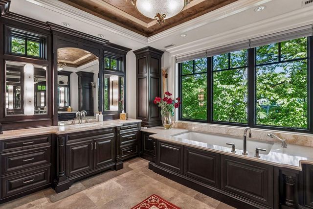 18083 Bearpath Trail, Eden Prairie, MN 55347