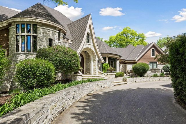18083 Bearpath Trail, Eden Prairie, MN 55347