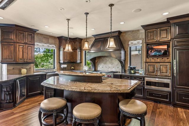 18083 Bearpath Trail, Eden Prairie, MN 55347