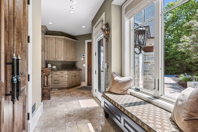 18083 Bearpath Trail, Eden Prairie, MN 55347