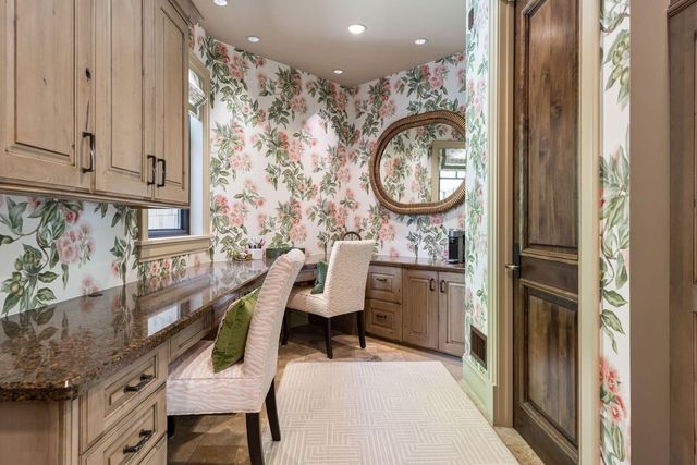 18083 Bearpath Trail, Eden Prairie, MN 55347