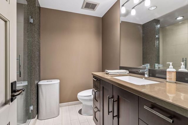 18083 Bearpath Trail, Eden Prairie, MN 55347