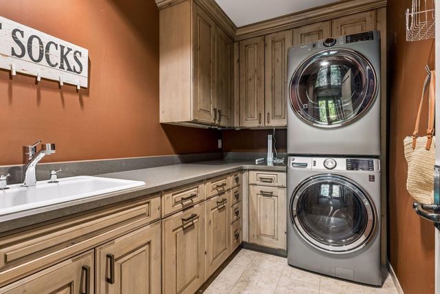 18083 Bearpath Trail, Eden Prairie, MN 55347