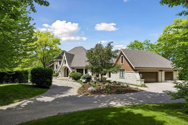 18083 Bearpath Trail, Eden Prairie, MN 55347