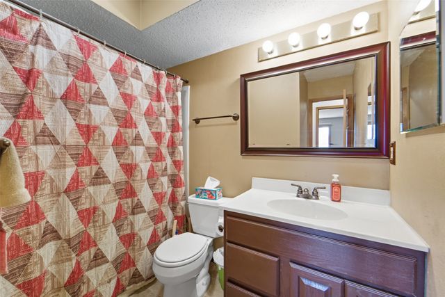 5618 Linden Circle, Johnston, IA 50131