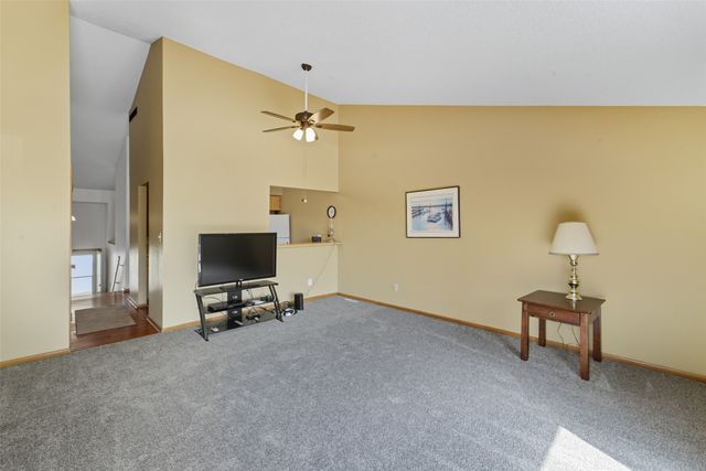 5618 Linden Circle, Johnston, IA 50131