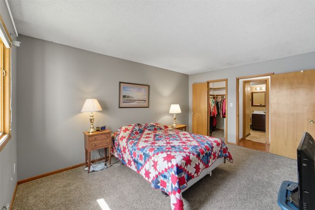 5618 Linden Circle, Johnston, IA 50131