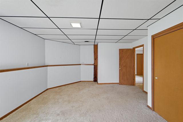 5618 Linden Circle, Johnston, IA 50131