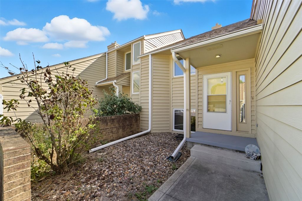 5618 Linden Circle, Johnston, IA 50131