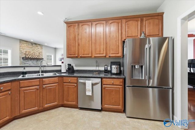 5018 Patriot Park Circle, Owens Cross Roads, AL 35763