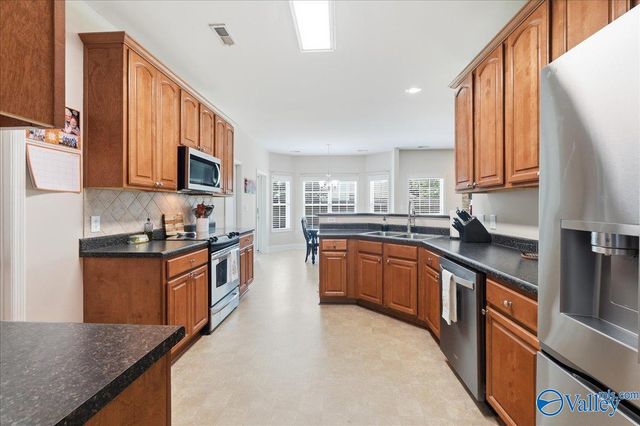 5018 Patriot Park Circle, Owens Cross Roads, AL 35763