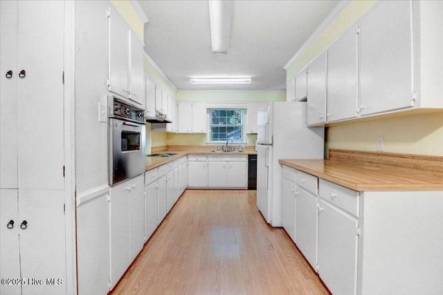 2102 Hardee Road, Kinston, NC 28504