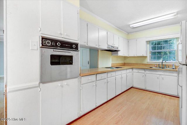 2102 Hardee Road, Kinston, NC 28504