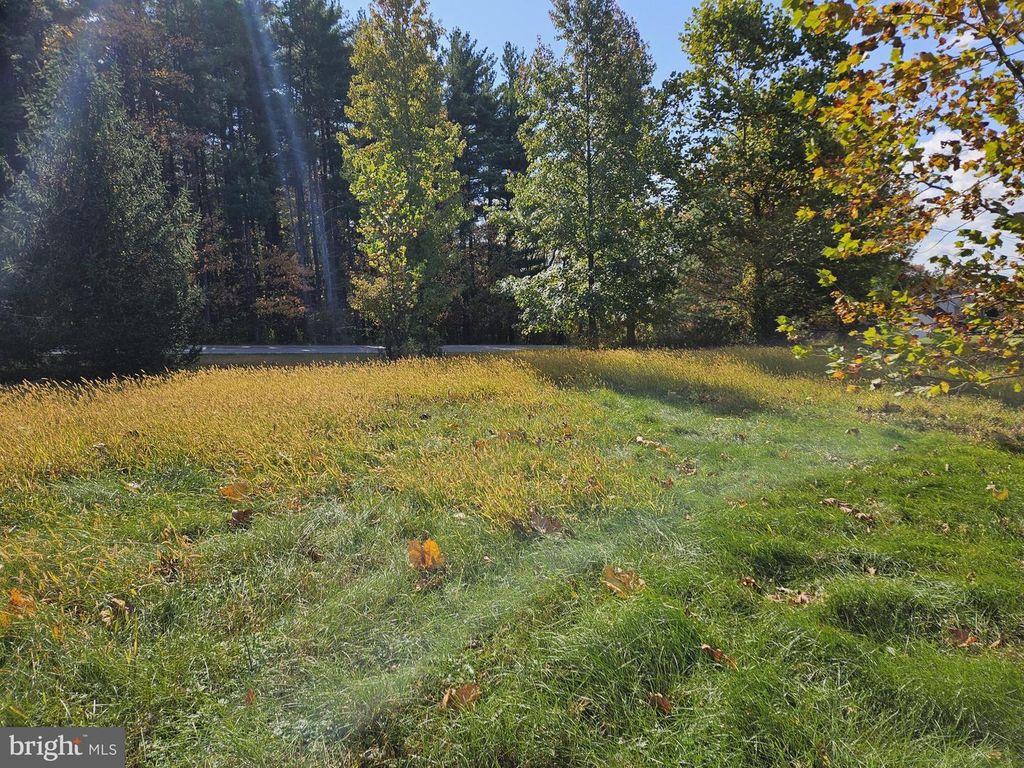 Image 12 of property listing at ARNOLD DR, Westminster, MD 21157