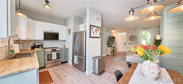 3585 S New Town Avenue, St Charles, MO 63301