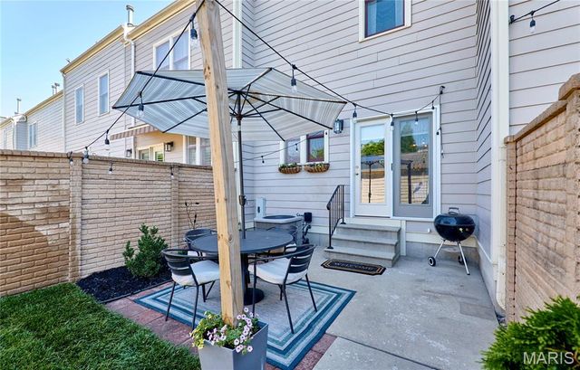 3585 S New Town Avenue, St Charles, MO 63301