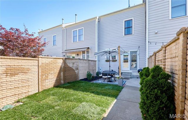 3585 S New Town Avenue, St Charles, MO 63301
