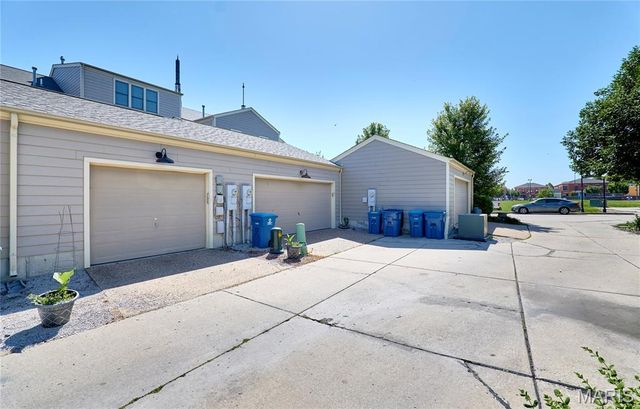 3585 S New Town Avenue, St Charles, MO 63301