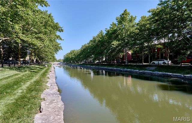 3585 S New Town Avenue, St Charles, MO 63301