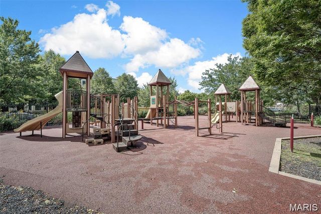 3585 S New Town Avenue, St Charles, MO 63301
