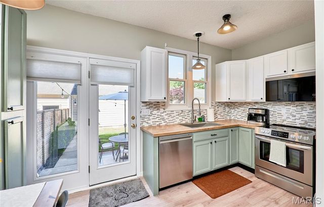 3585 S New Town Avenue, St Charles, MO 63301