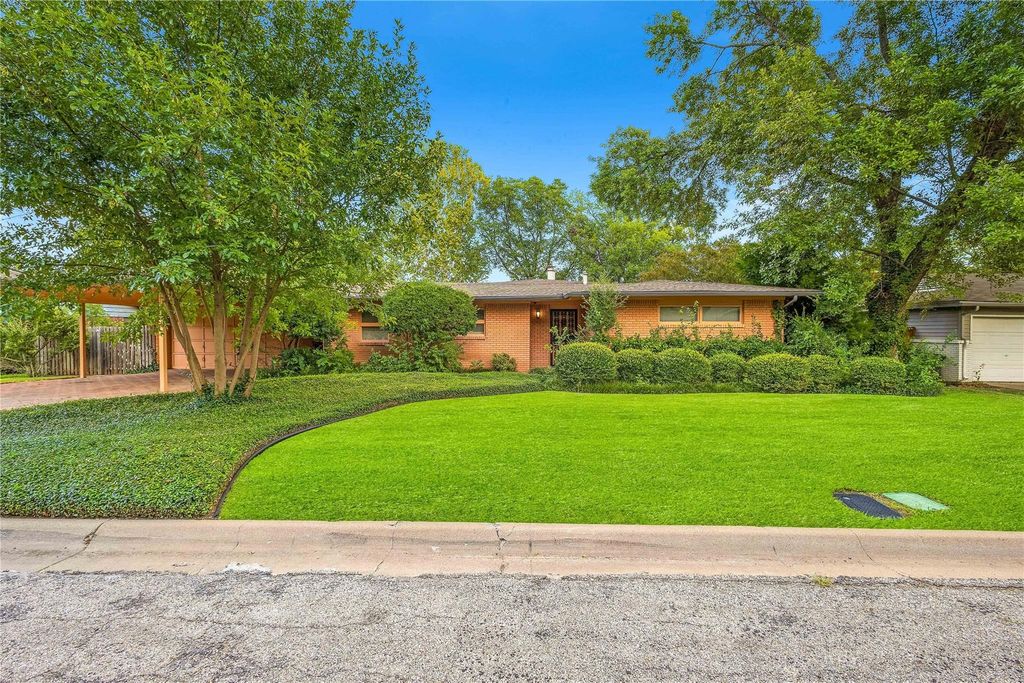 3712 Scranton Drive, Fort Worth, TX 76118