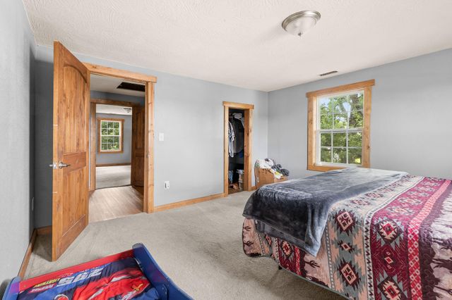 1311 W Clinton Avenue, Seymour, MO 65746