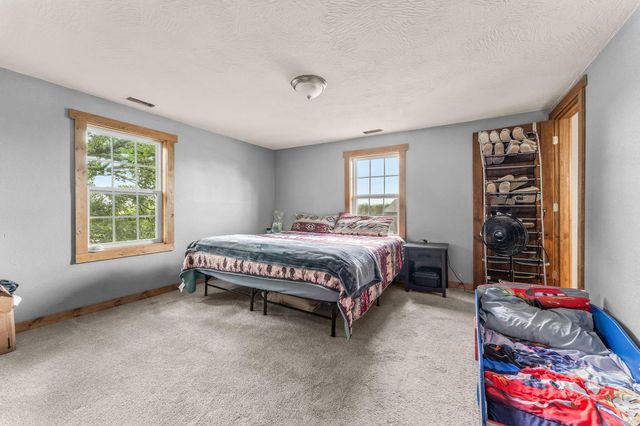 1311 W Clinton Avenue, Seymour, MO 65746